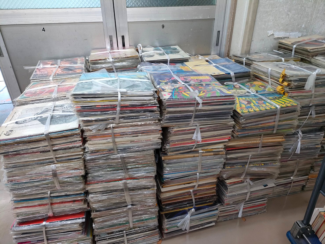 大量のLPレコードを買い取らせていただきました
